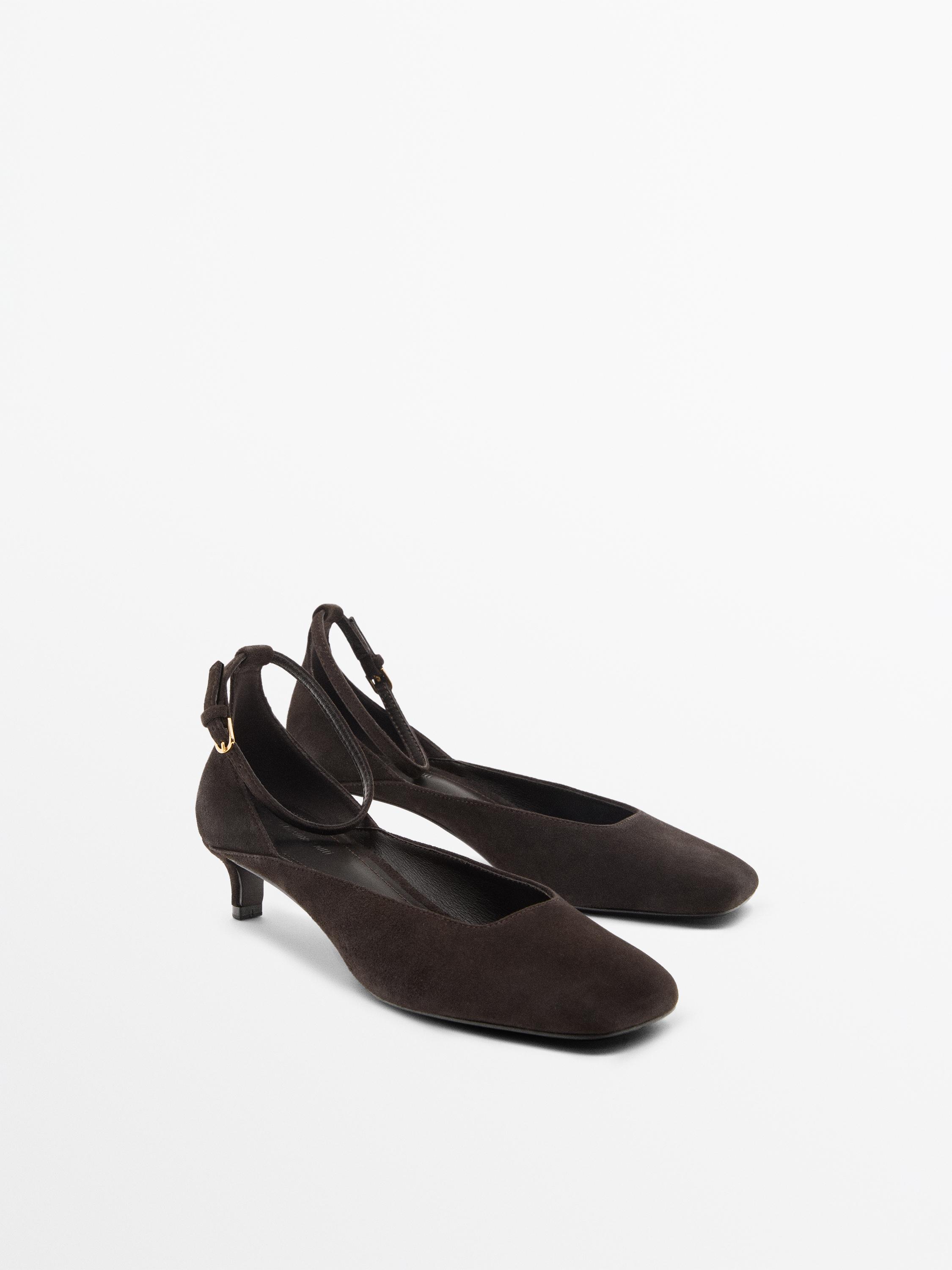 Heeled shoes with square vamp